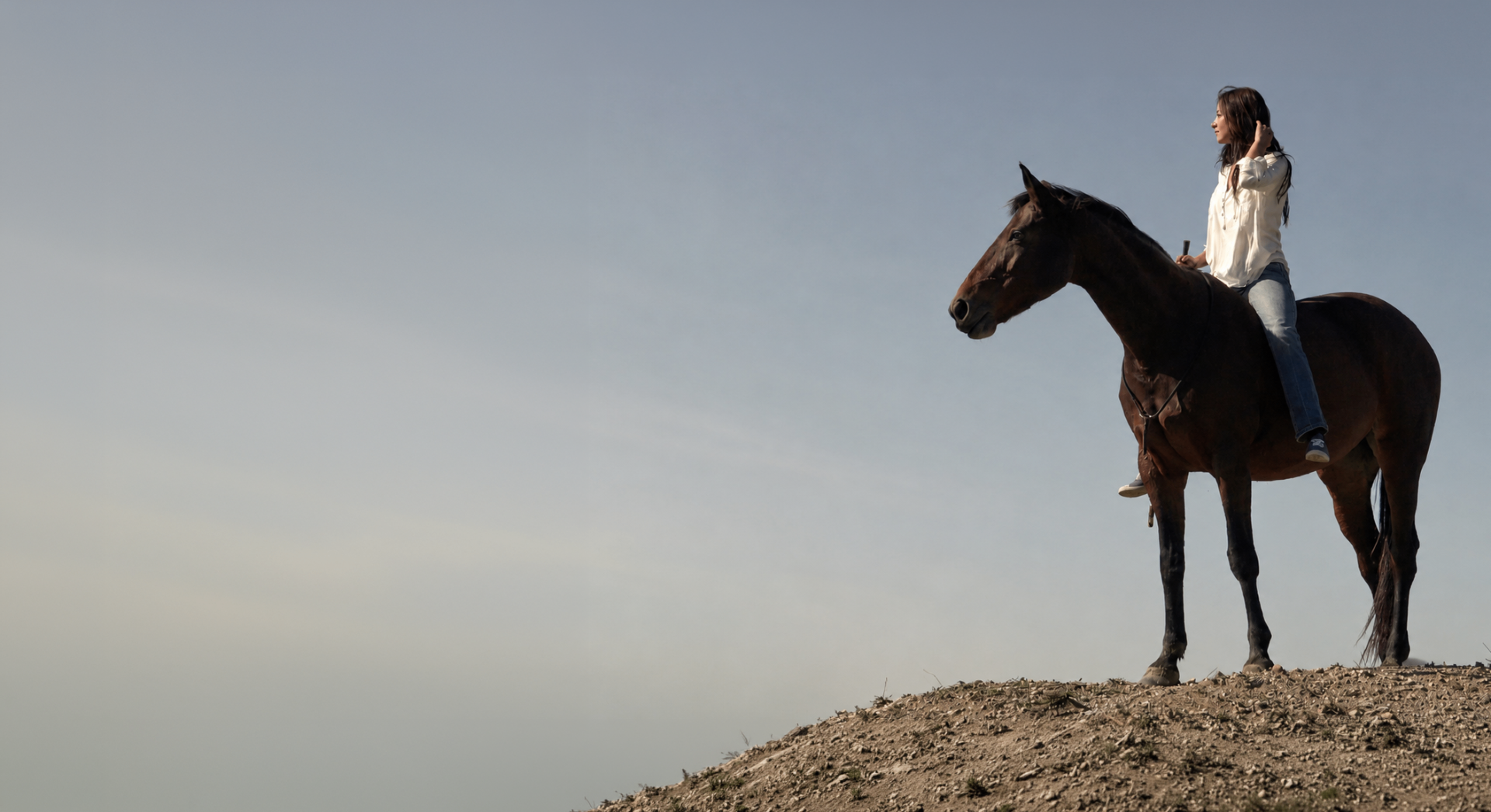 Élodie Marchois au travail à pied avec son cheval